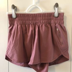 lululemon tracker shorts size 8 quicksand